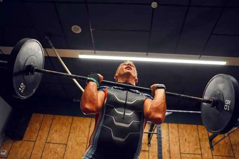 CrossFit dla początkujących – jak zacząć bezpiecznie i czego się spodziewać?