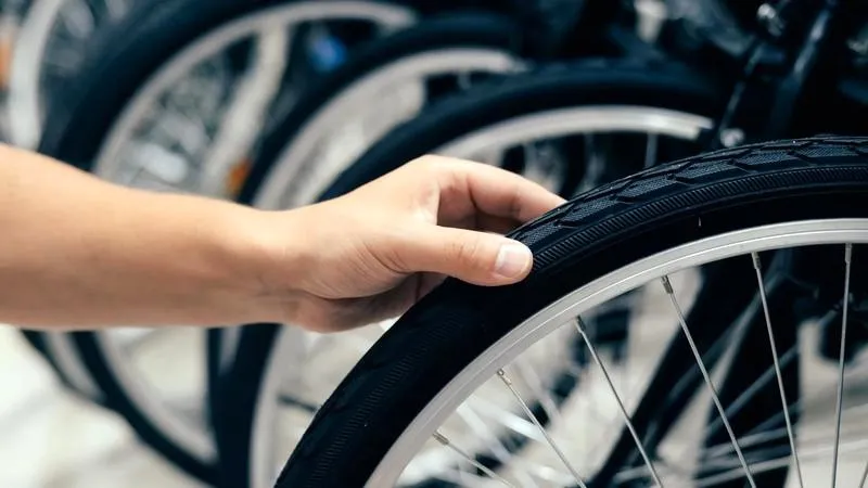 Jakie ciśnienie w rowerze warto ustawić: sprawdź idealne wartości w psi i bar