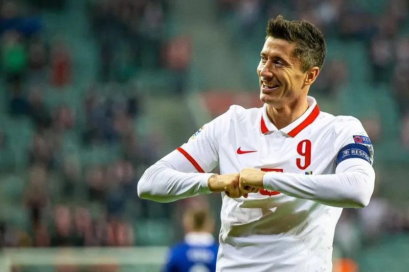 Lewandowski: 3,80 zł na sekundę – ile naprawdę zarabia piłkarz?