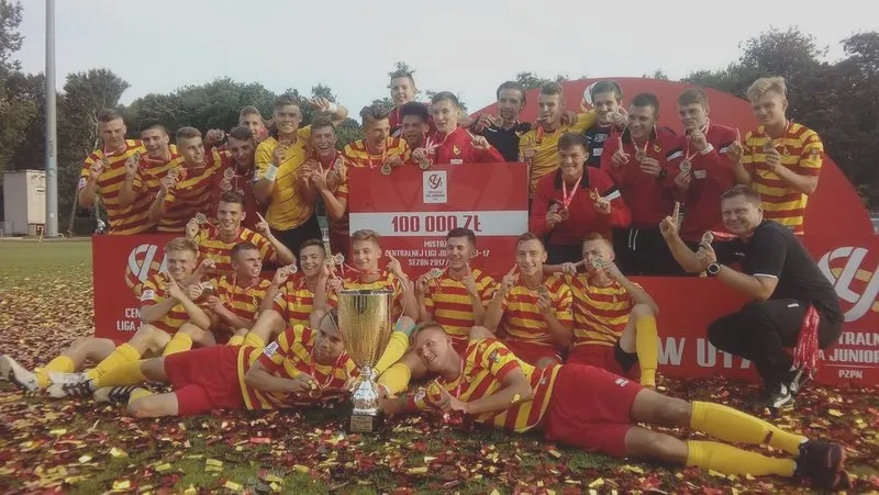 Porównanie rankingów: Jagiellonia Białystok i Motor Lublin — kto wypada lepiej?
