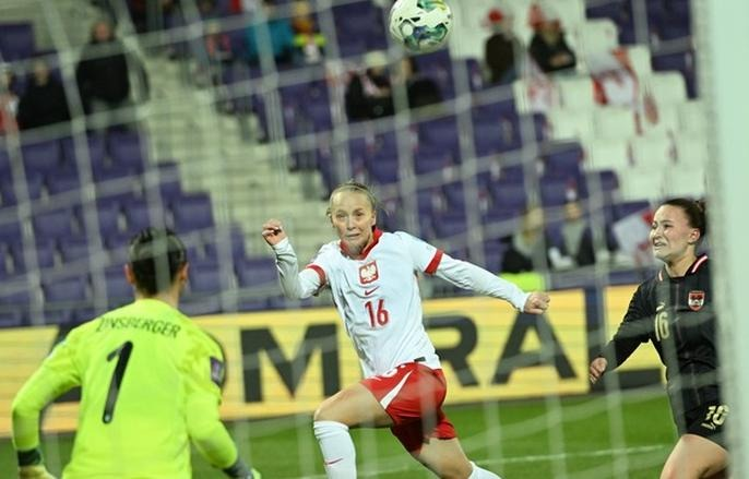 Zarobki piłkarek: ile naprawdę wynoszą w Polsce i na świecie?