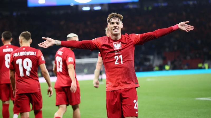 Zarobki piłkarzy reprezentacji Polski – ile wynoszą ich pensje i premie?